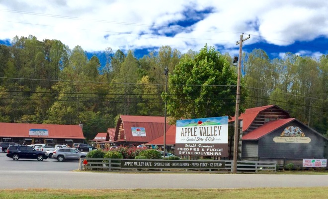 Image: Apple Valley Stores and Cafe, Townsend, TN